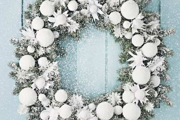 wearth white snow